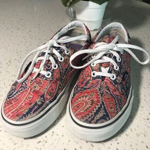 Limited liberty and vans collab size 7.5W/6M